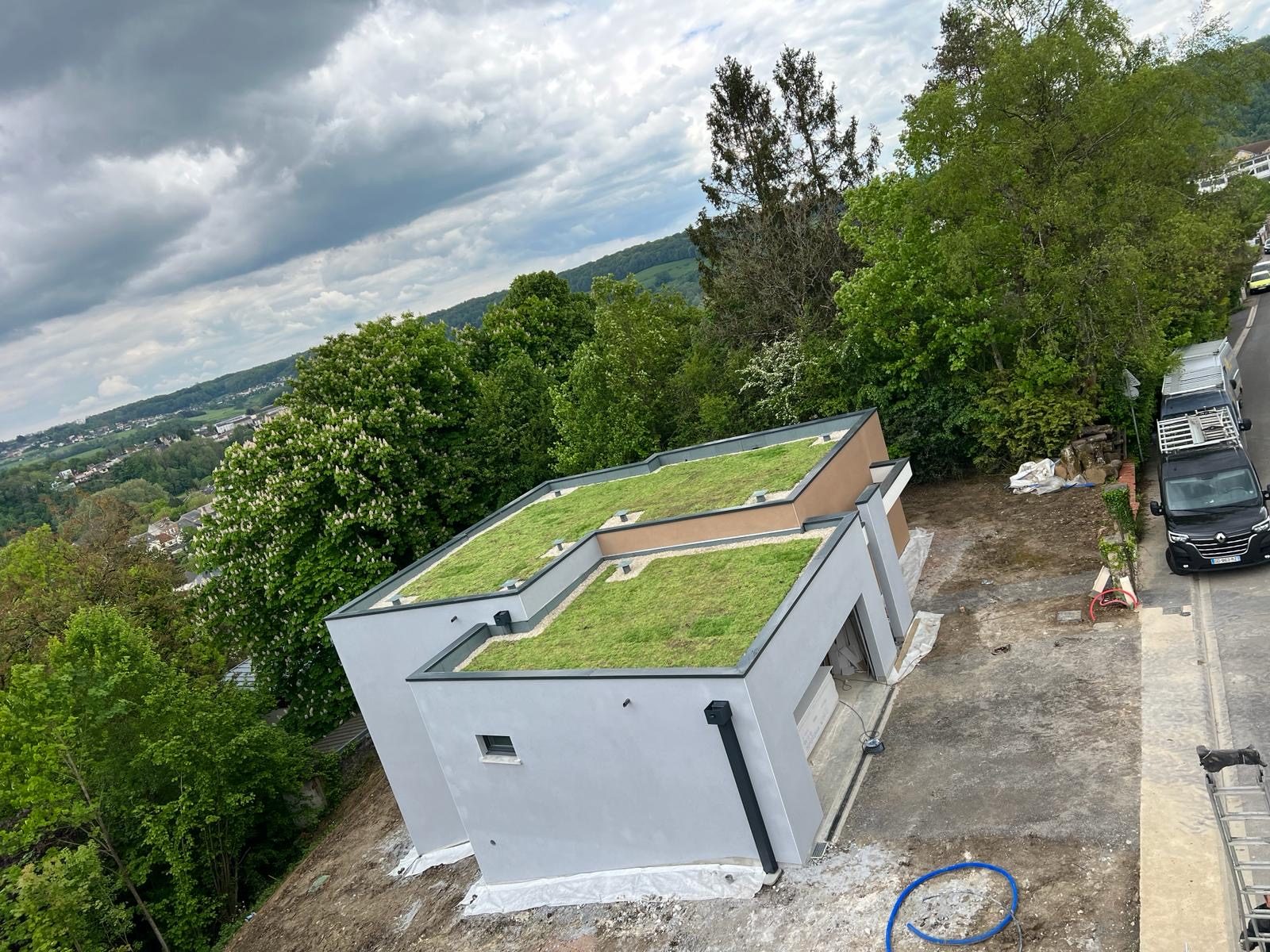 Maison équipée d’une toiture végétalisée par CEMIBAR